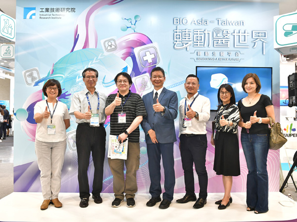 TheratOcular Biotek management team exchange experience with the ITRI team at the 2022 Asia Biotech Exhibition